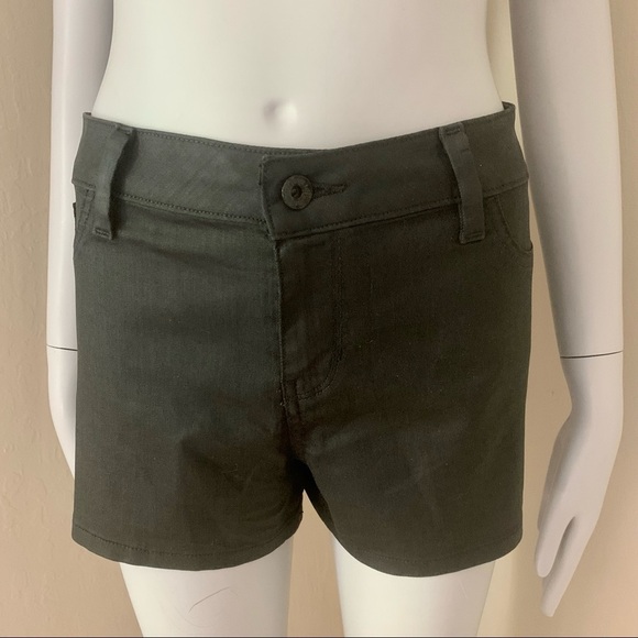 GUESS Waxed Coated 3” Shorts Matte Black Mid-rise Style W22075D4M00 - Picture 9 of 14
